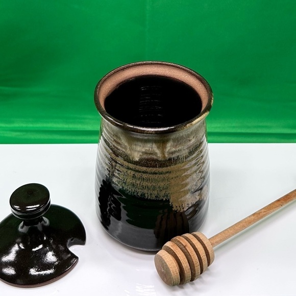 Handcrafted Stoneware Pottery Honey Pot Jar With Lid And Wood Dipper - Picture 2 of 10
